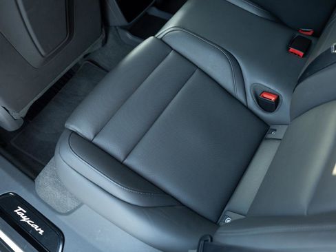 Used 2022 Porsche Taycan Turbo S image 91