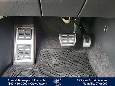 Certified 2024 Volkswagen Atlas Peak Edition SEL AWD/4WD image 40