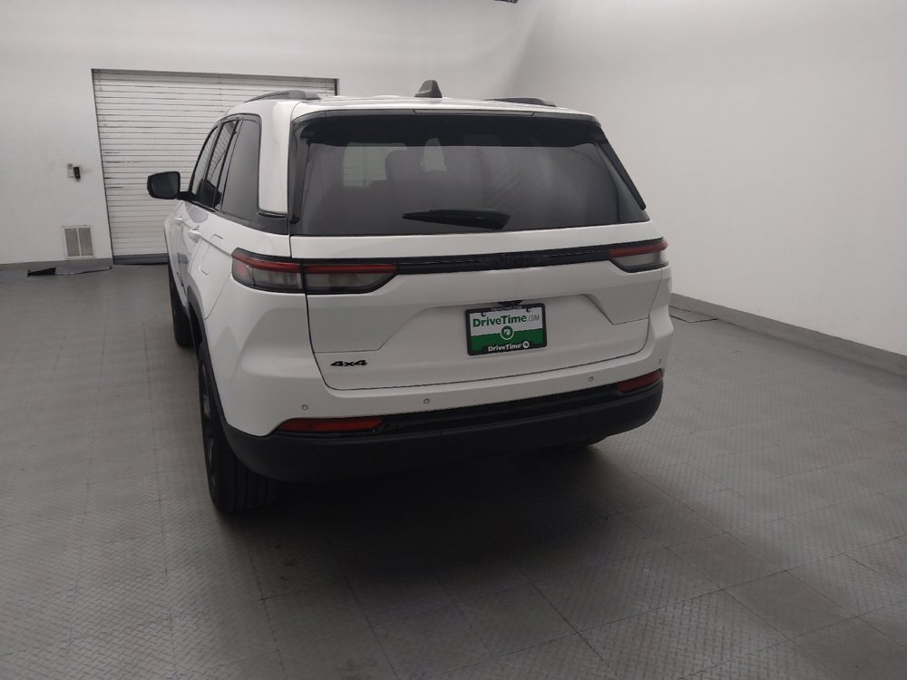 Used 2023 Jeep Grand Cherokee Altitude AWD/4WD image 6