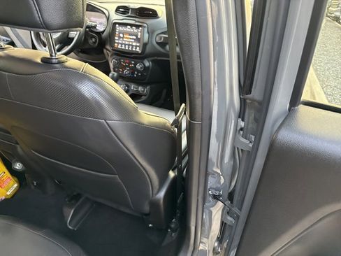 Used 2021 Jeep Renegade Limited w/ Luxury Group II image 30