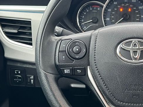 Used 2015 Toyota Corolla LE image 22