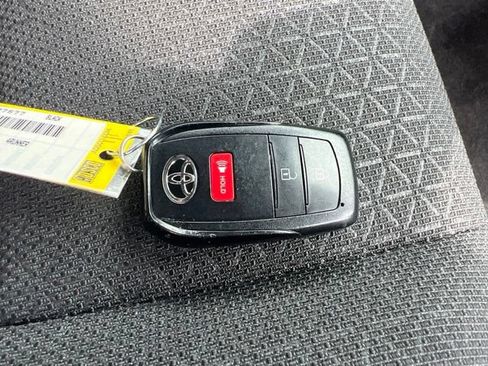 Used 2025 Toyota 4Runner SR5 AWD/4WD image 35