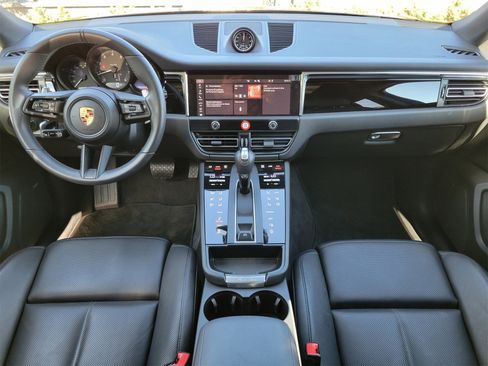 Used 2025 Porsche Macan Loaner image 12