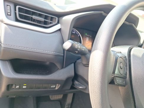 Used 2021 Toyota RAV4 XLE image 19