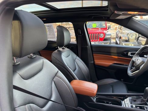 Certified 2024 Jeep Compass Limited w/ Sun and Sound Group image 25