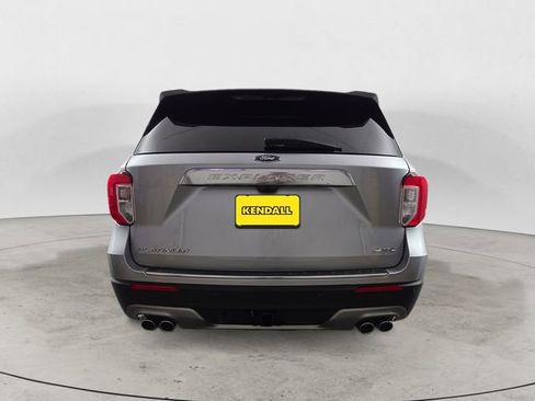 Used 2023 Ford Explorer Platinum w/ Technology Package image 4