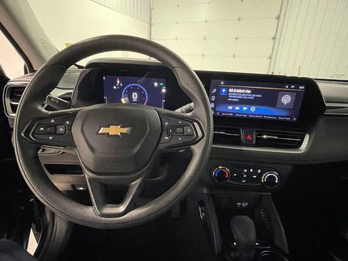 Used 2024 Chevrolet TrailBlazer LS image 34