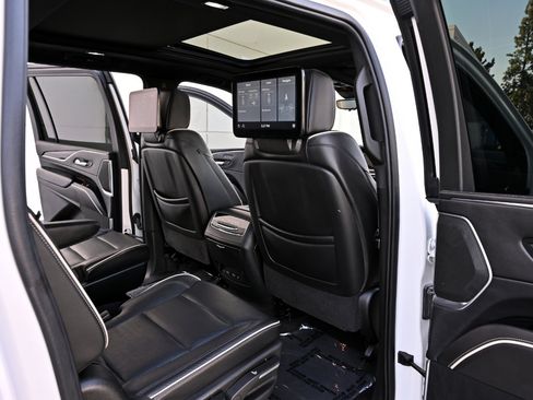 Used 2021 Cadillac Escalade ESV Sport w/ Driver Assist Tech Package RWD image 16