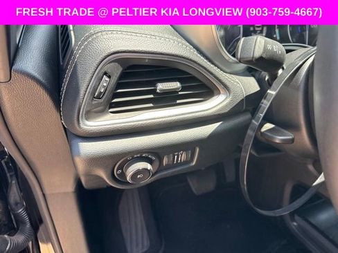 Used 2025 Chrysler Pacifica Limited FWD image 15