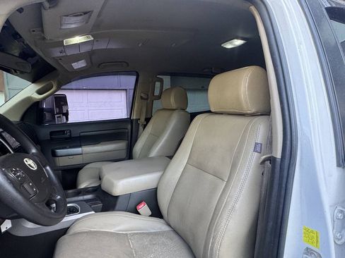 Used 2010 Toyota Tundra 4x4 CrewMax image 15