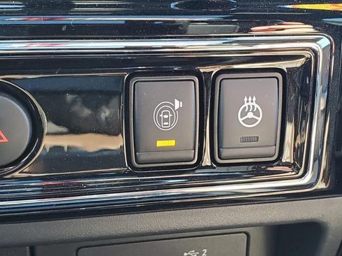 Used 2024 Nissan Titan Platinum Reserve w/ Moonroof Package image 25