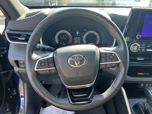 Used 2025 Toyota Highlander XSE AWD/4WD image 18