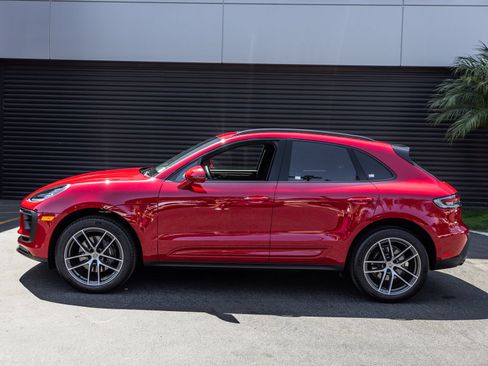 Certified 2026 Porsche Macan AWD/4WD image 2