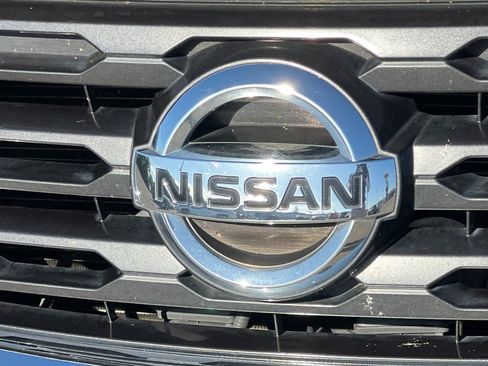Used 2017 Nissan Pathfinder SV AWD/4WD image 16