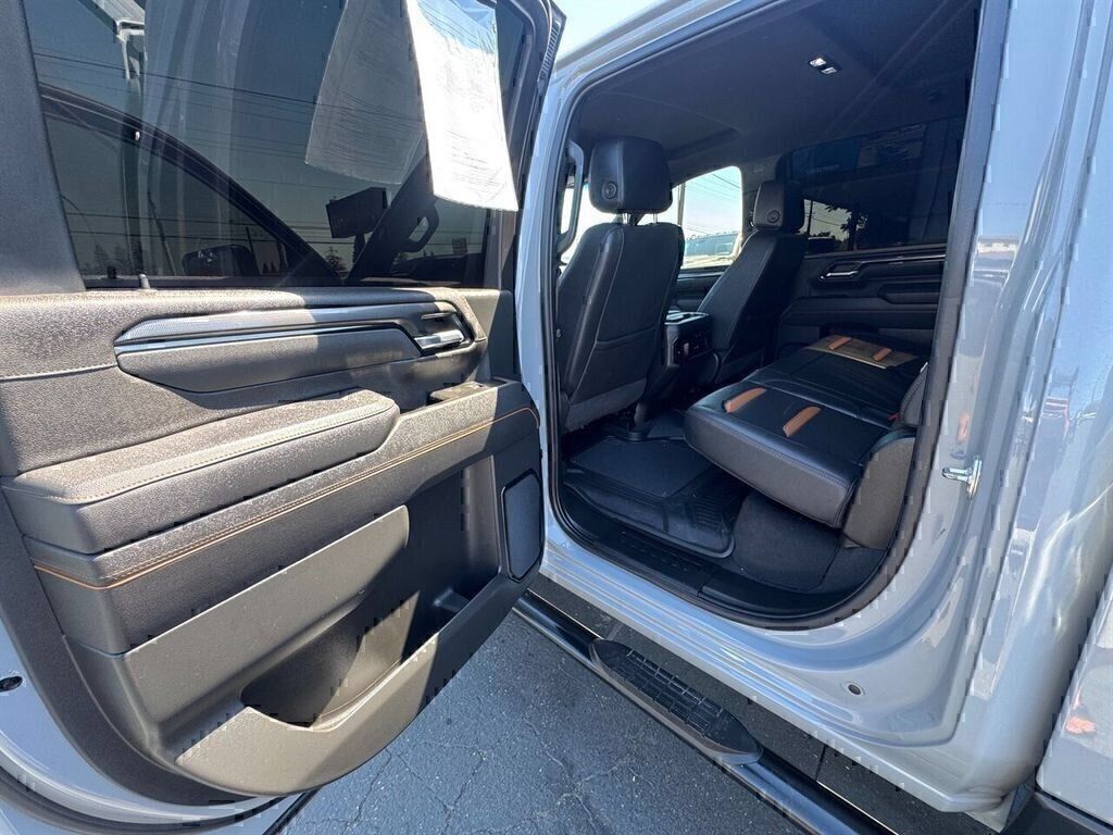 Used 2025 GMC Sierra 2500 AT4 AWD/4WD image 13