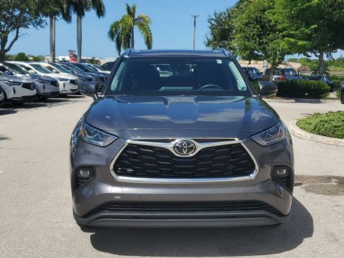 Used 2023 Toyota Highlander Limited FWD image 9