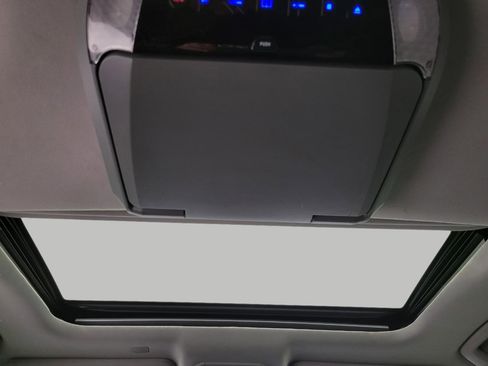 Used 2021 Toyota Highlander XLE image 23