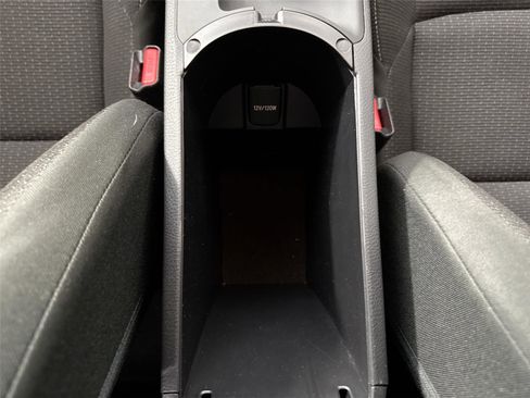 Used 2018 Toyota C-HR XLE image 32