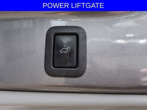 Used 2018 Toyota Highlander XLE w/ Protection Package #3 AWD/4WD image 6