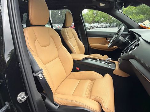 Used 2025 Volvo XC90 B5 Ultra AWD/4WD image 18