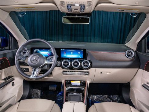 Certified 2025 Mercedes-Benz GLA 250 image 25