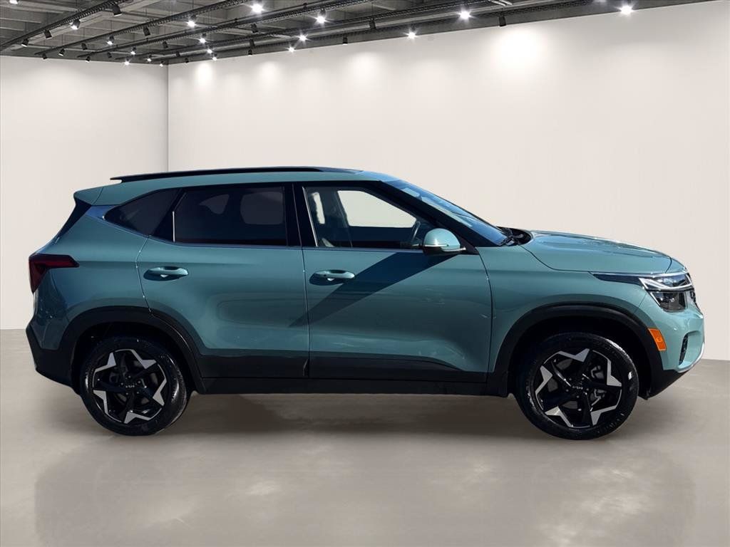 Certified 2025 Kia Seltos EX w/ EX Sunroof Package AWD/4WD image 9
