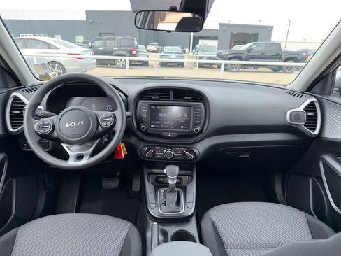 Used 2025 Kia Soul LX image 27