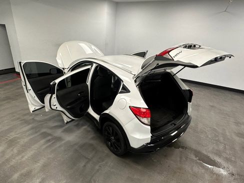 Used 2021 Honda HR-V Sport image 44