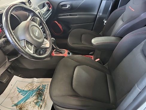 Used 2017 Jeep Renegade Trailhawk image 7
