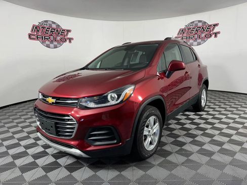 Used 2022 Chevrolet Trax LT w/ Driver Confidence Package image 3