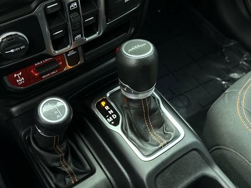 Used 2020 Jeep Gladiator Mojave w/ Cold Weather Group image 20