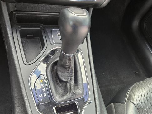 Used 2019 Jeep Cherokee Limited image 18