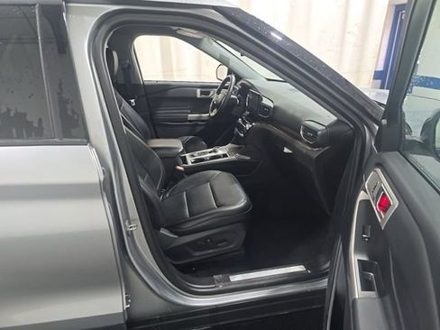 Used 2024 Ford Explorer Limited AWD/4WD image 8