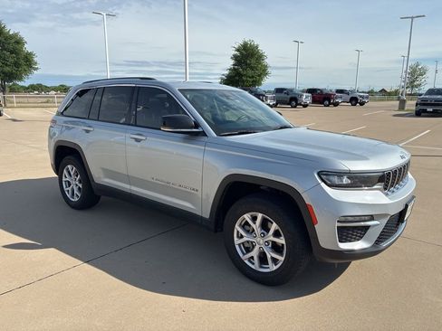 Used 2022 Jeep Grand Cherokee Limited image 5