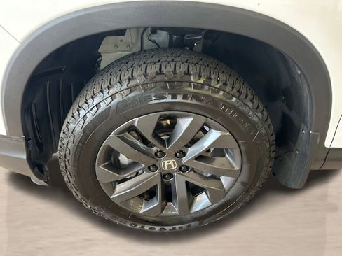 Used 2025 Honda Ridgeline Sport image 10