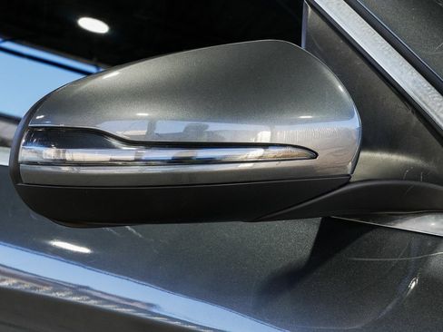 Used 2018 Mercedes-Benz GLC 300 4MATIC image 15