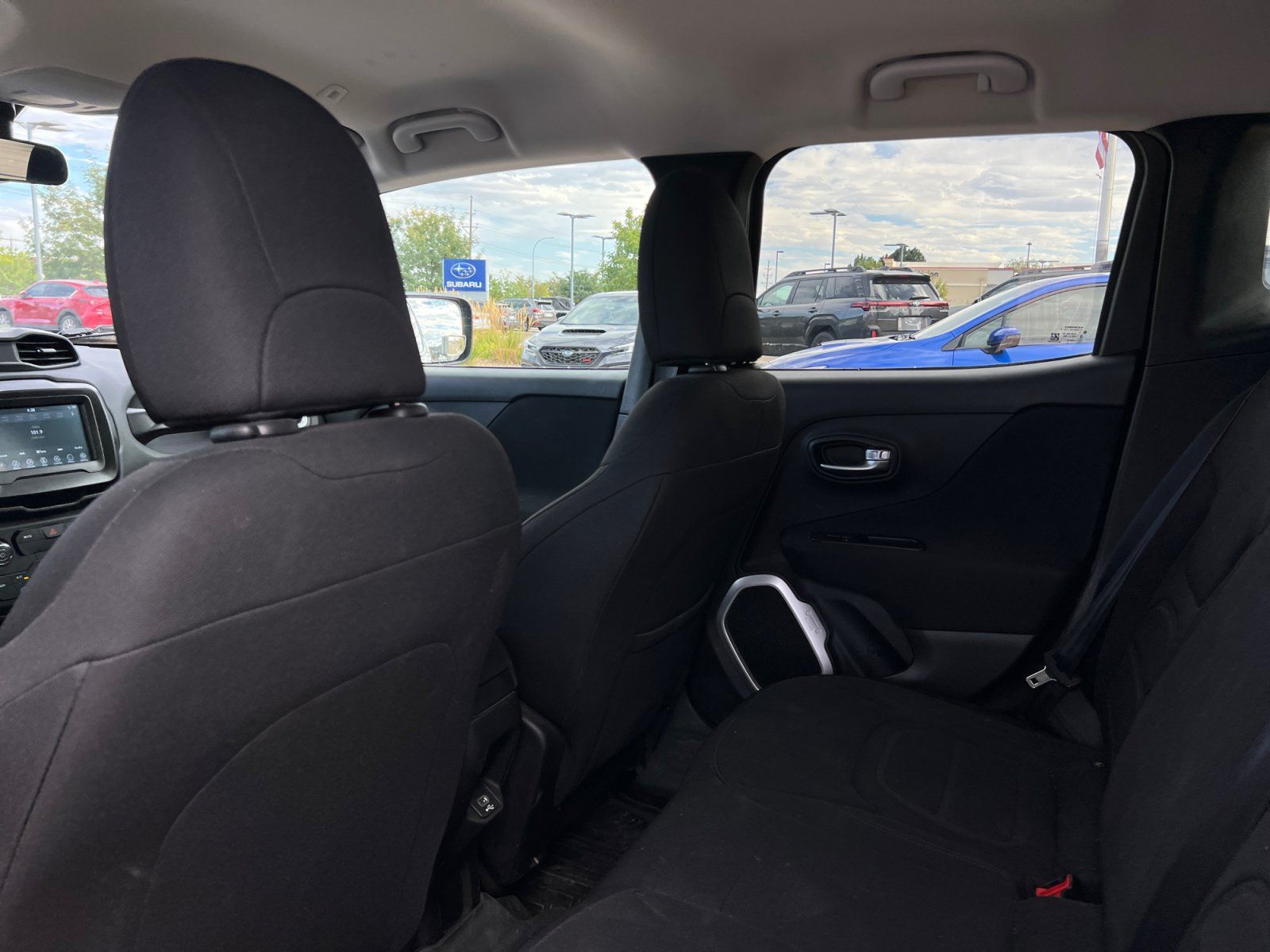Used 2018 Jeep Renegade Latitude w/ Cold Weather Group AWD/4WD image 13