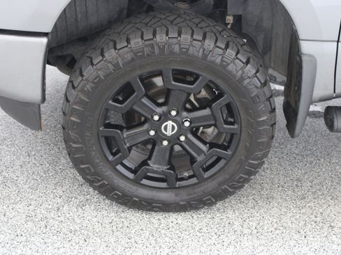 Used 2018 Nissan Titan SV w/ SV Convenience Package AWD/4WD image 13