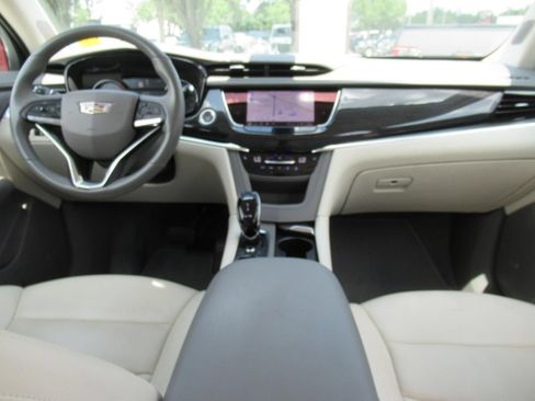 Used 2022 Cadillac XT6 Premium Luxury AWD/4WD image 11