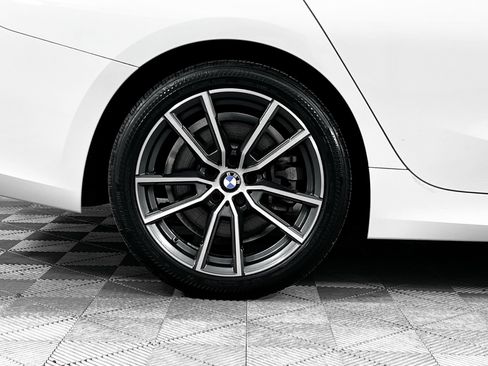 Used 2022 BMW 330i Sedan w/ Driving Assistance Package image 9