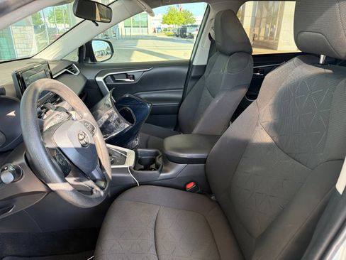 Used 2021 Toyota RAV4 XLE w/ Convenience Package AWD/4WD image 12