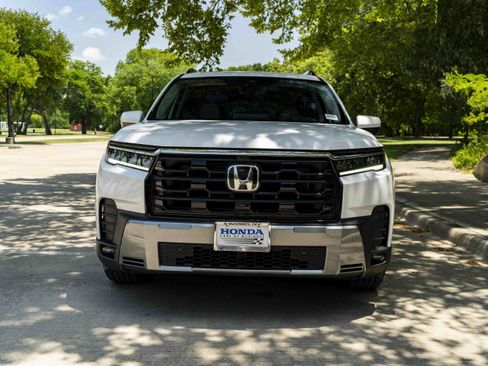 Used 2026 Honda Pilot Elite image 3