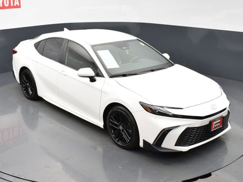 Used 2025 Toyota Camry SE w/ Convenience Package FWD image 23