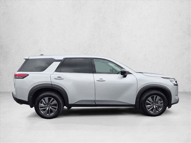 Used 2025 Nissan Pathfinder S AWD/4WD image 4