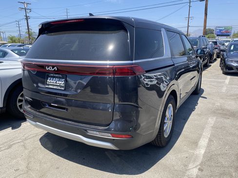 Used 2024 Kia Carnival LX FWD image 8