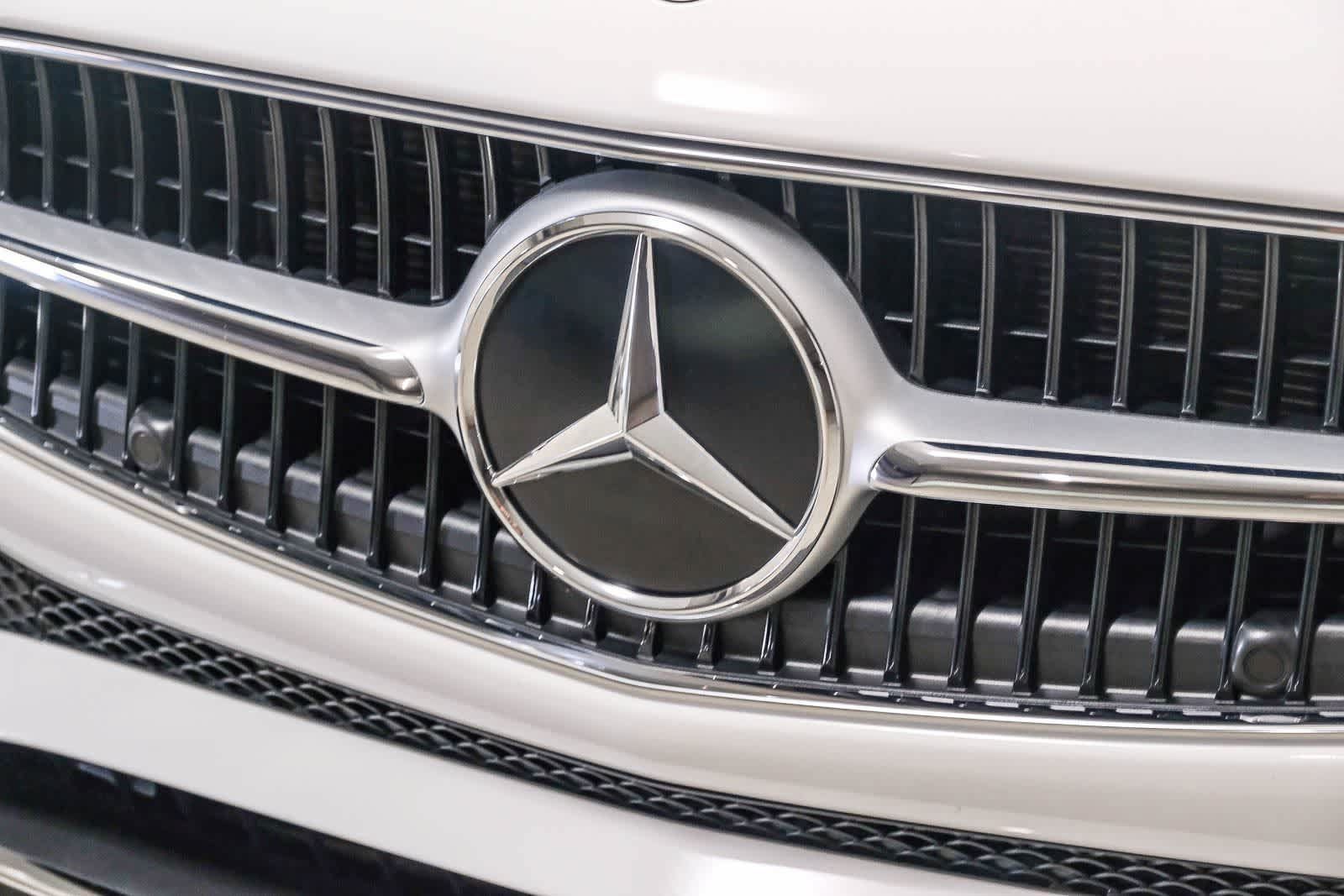 Used 2025 Mercedes-Benz C 300 4MATIC Sedan image 13