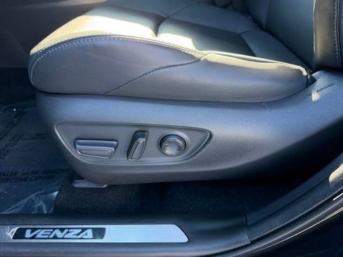 Certified 2023 Toyota Venza Nightshade image 24