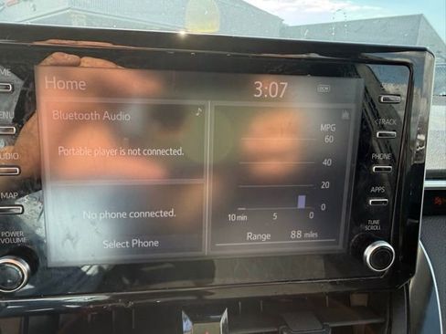 Used 2020 Toyota Corolla LE image 19