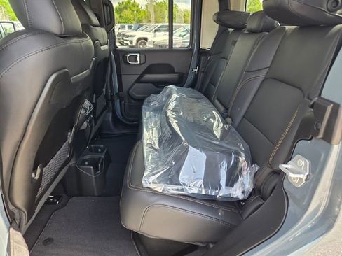 New 2026 Jeep Gladiator Sport image 7