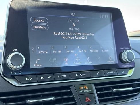 Used 2023 Nissan Altima 2.5 SV image 5